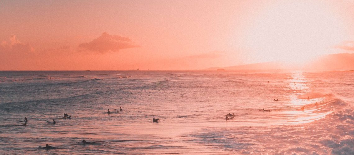 pexels-jess-loiterton-4321164 wellem am Meer